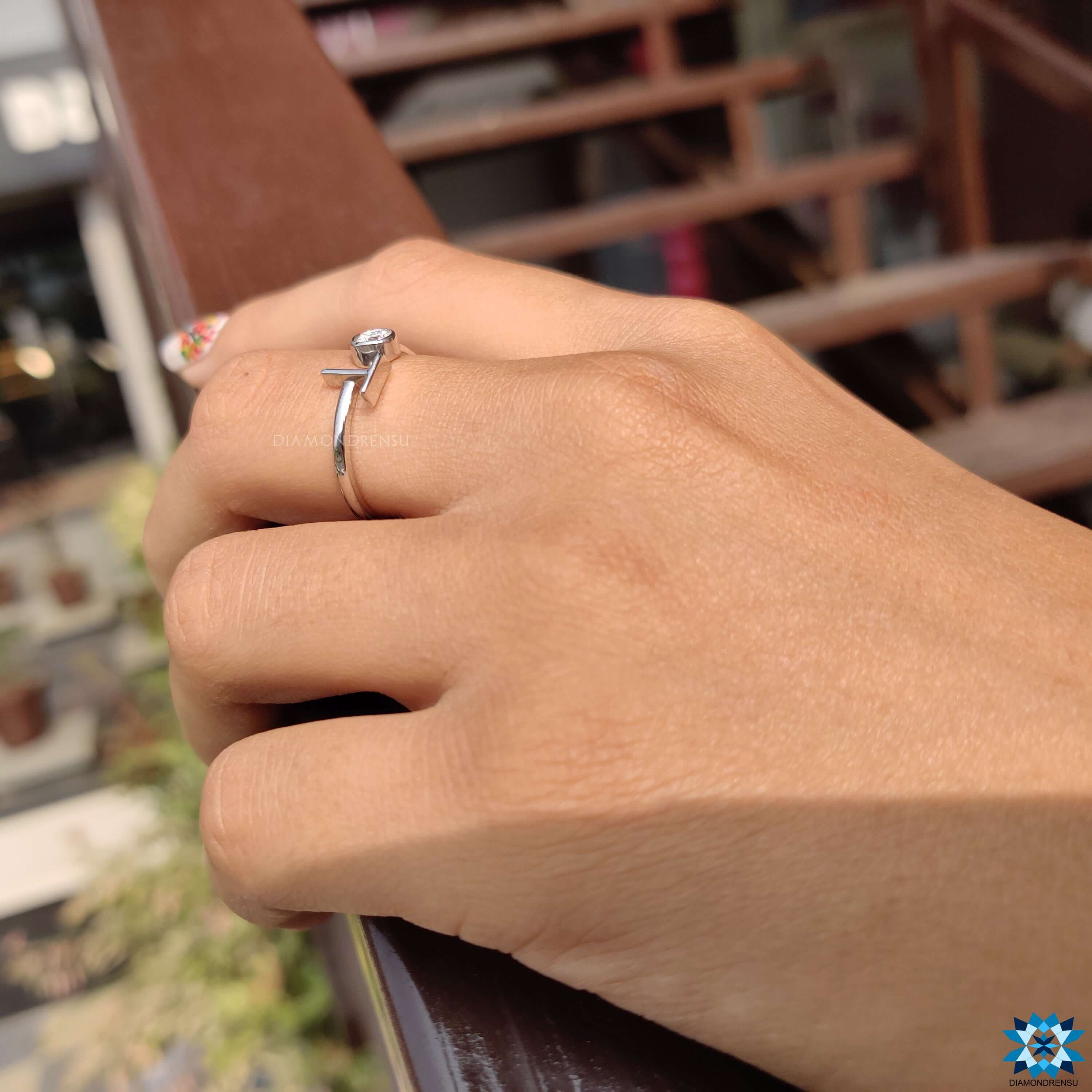 personalized engagement ring - diamondrensu