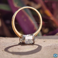 Sophisticated asscher cut solitaire ring for modern style.
