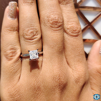 A sparkling princess cut engagement ring set paired with a matching wedding band.
