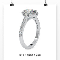 Oval solitaire engagement ring in yellow gold with 4 prong setting