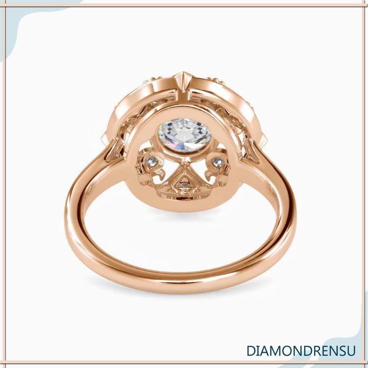 Diamondrensu engagement ring with a round diamond in rose gold setting
