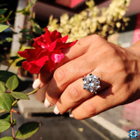 Round brilliant cut engagement ring for special occasions.
