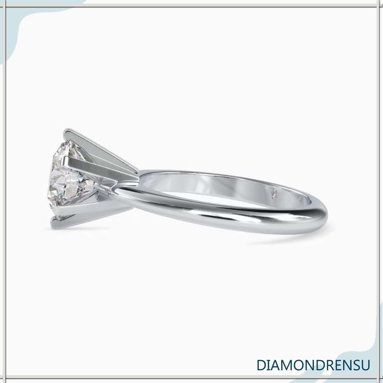 Six prong round engagement ring in white gold, DiamondRensu design
