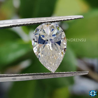 Moissanite 3 carat glowing beside loose moissanite stone.
