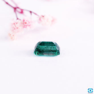 Emerald cut gemstone featuring green emerald gemstone.
