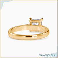 Classic princess ring with a diamond solitaire and IGI certified stone.
