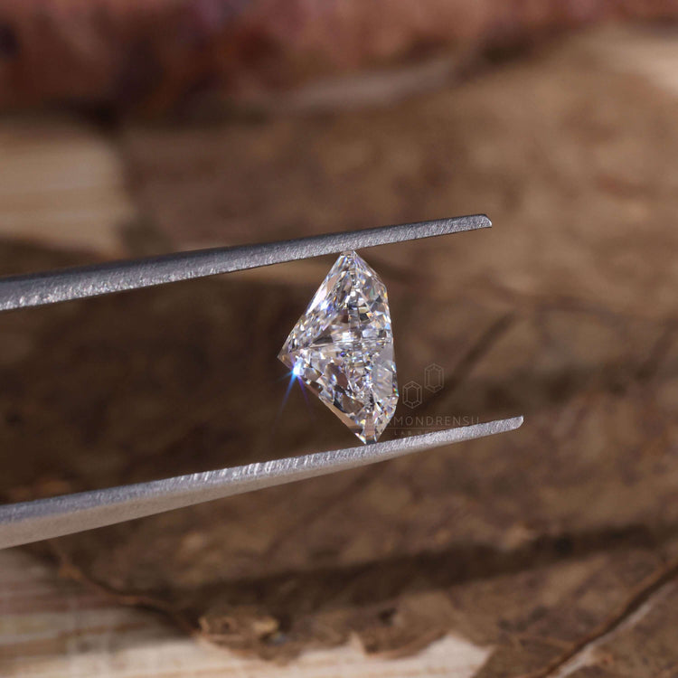 The 1.5 carat diamond in heart shaped style shines bright.
