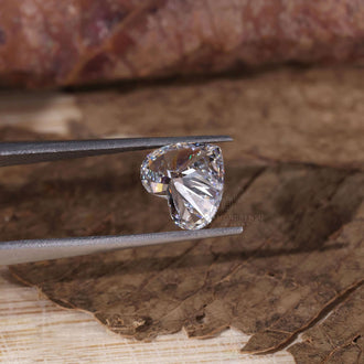 Loose lab grown diamond stones come in heart shaped cuts.
