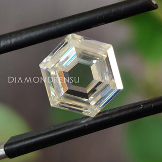 Rose cut hexagon paired with near colorless moissanite.
