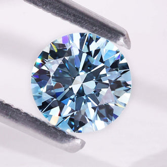 A 1 carat blue diamond shines in fancy round cut with lab grown quality.
