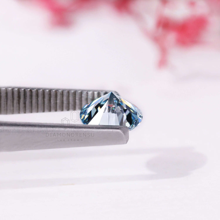 Buy loose diamond in round blue lab grown form with 1 carat weight.
