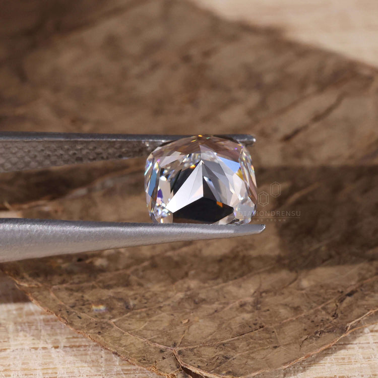 The 2 carat diamond is perfect for special occasions.
