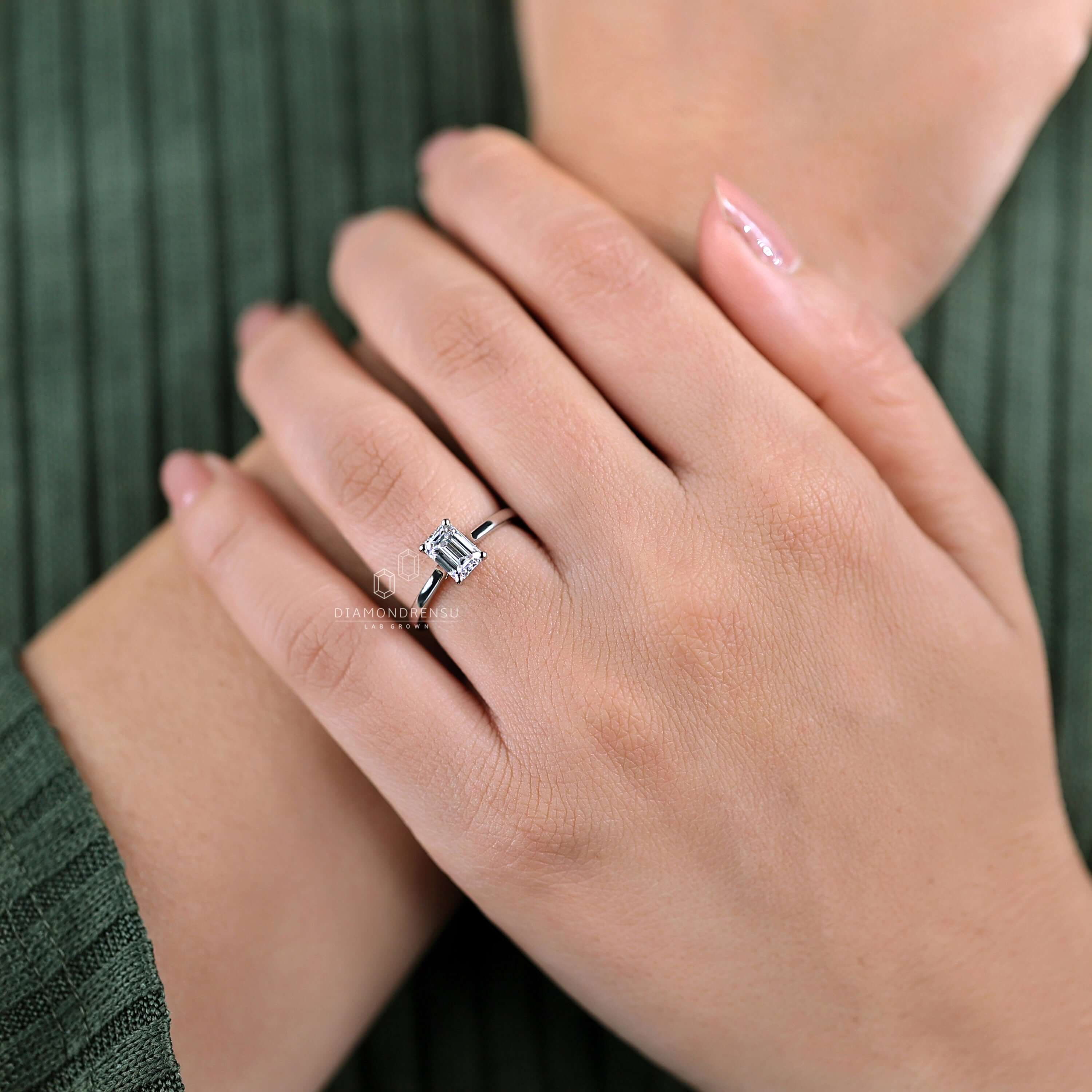 customized diamond engagement ring
