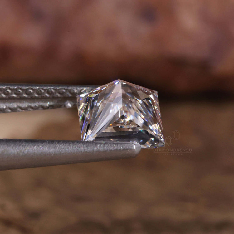 Loose princess cut diamond and lab grown loose stone.
