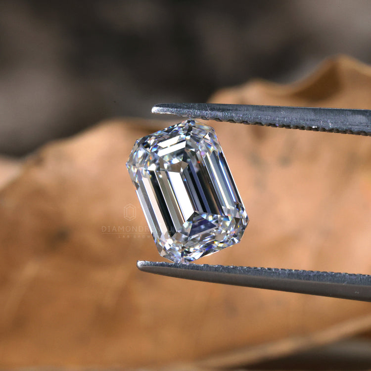 Buy loose diamond emerald cut lab grown.
