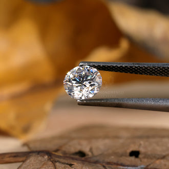 Opal Ethiopia gem shown as October birthstone with natural oval cut from Diamondresnu gemstone.
