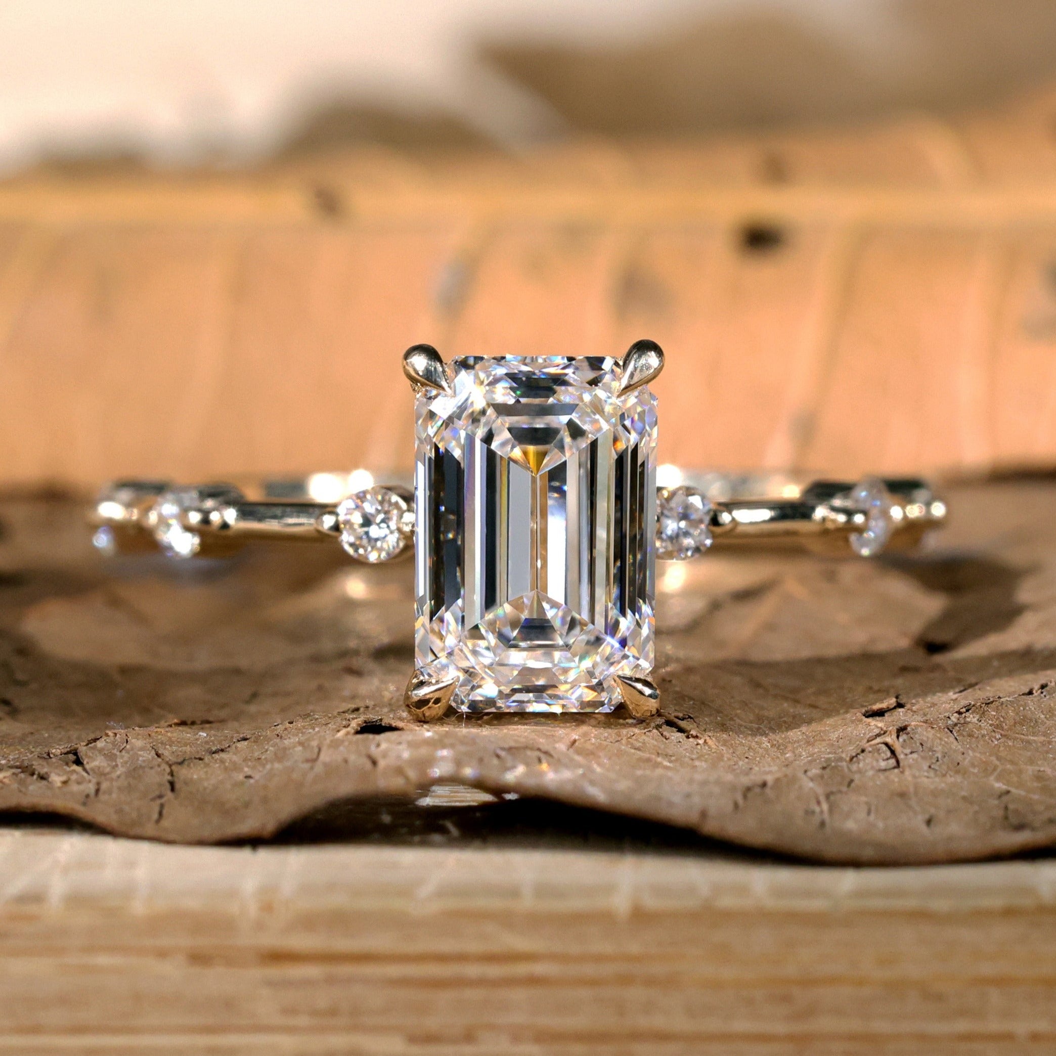 emerald engagement ring - diamondrensu
