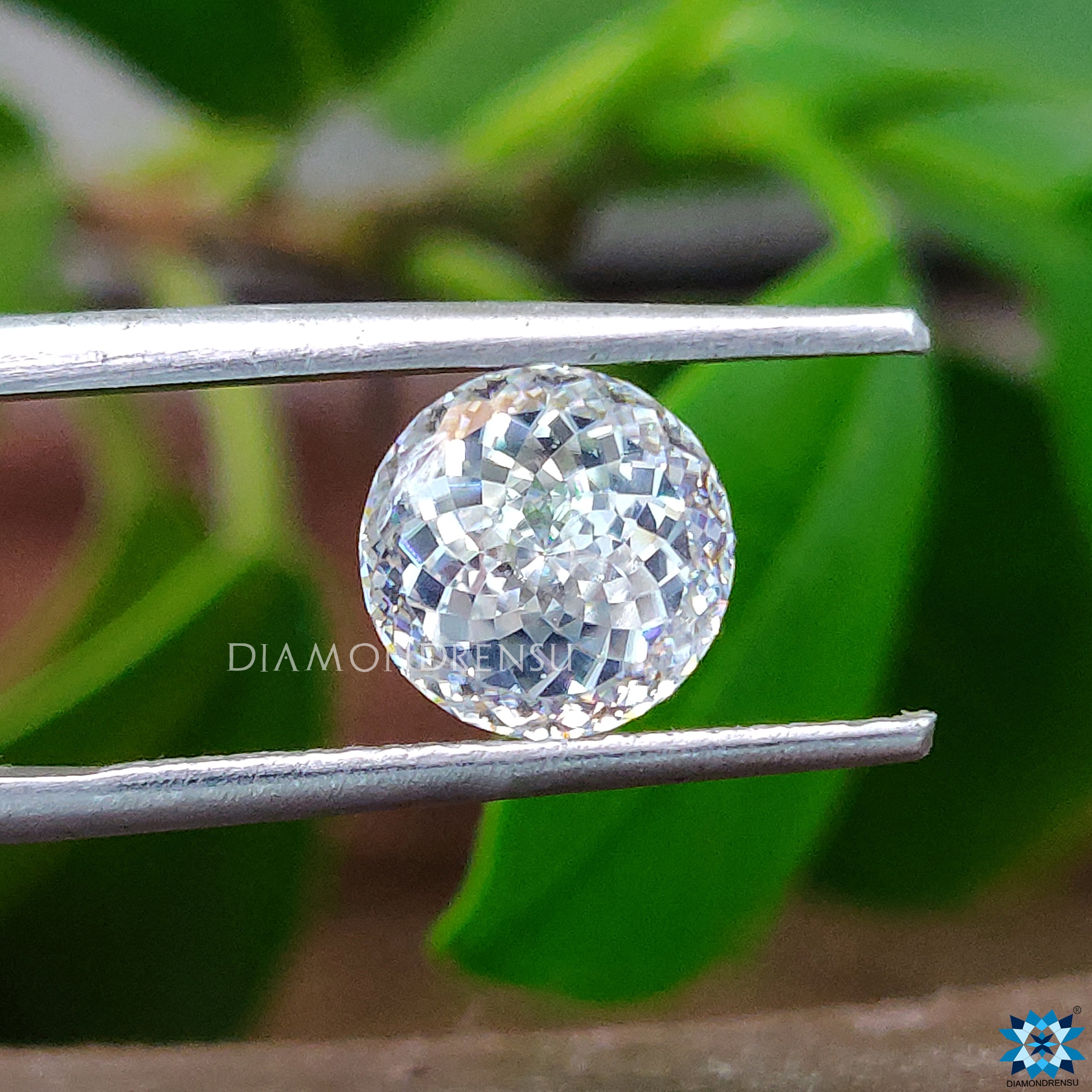 colorless moissanite