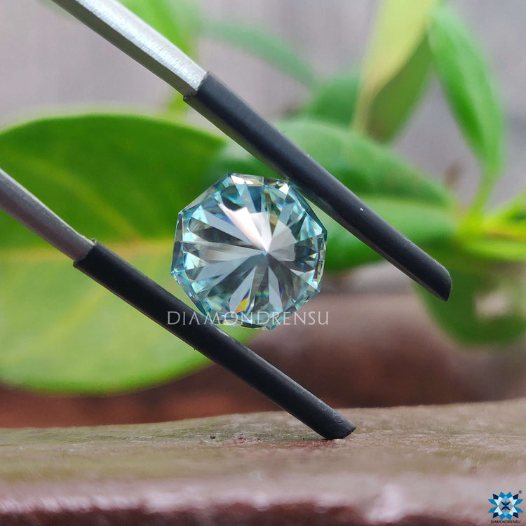 Cyan blue loose moissanite matched with moissanite loose stone.
