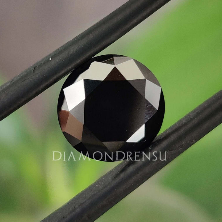 Black moissanite sparkling with moissanite round brilliant cut.
