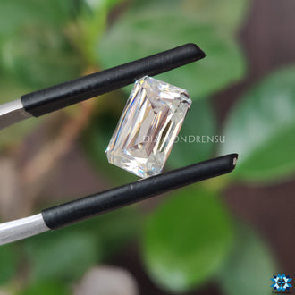 Criss cut loose stone reflecting near colorless moissanite hues.