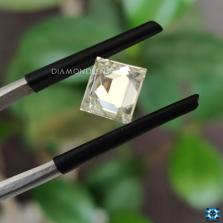 Moissanite loose stone paired with off white moissanite.
