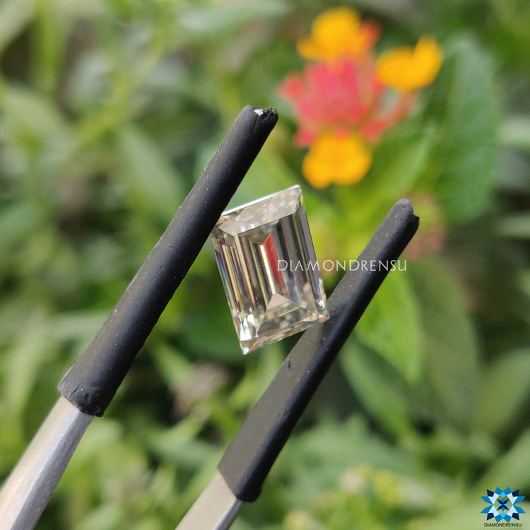 Baguette off white included in 1.69 carat moissanite and loose stone types.
