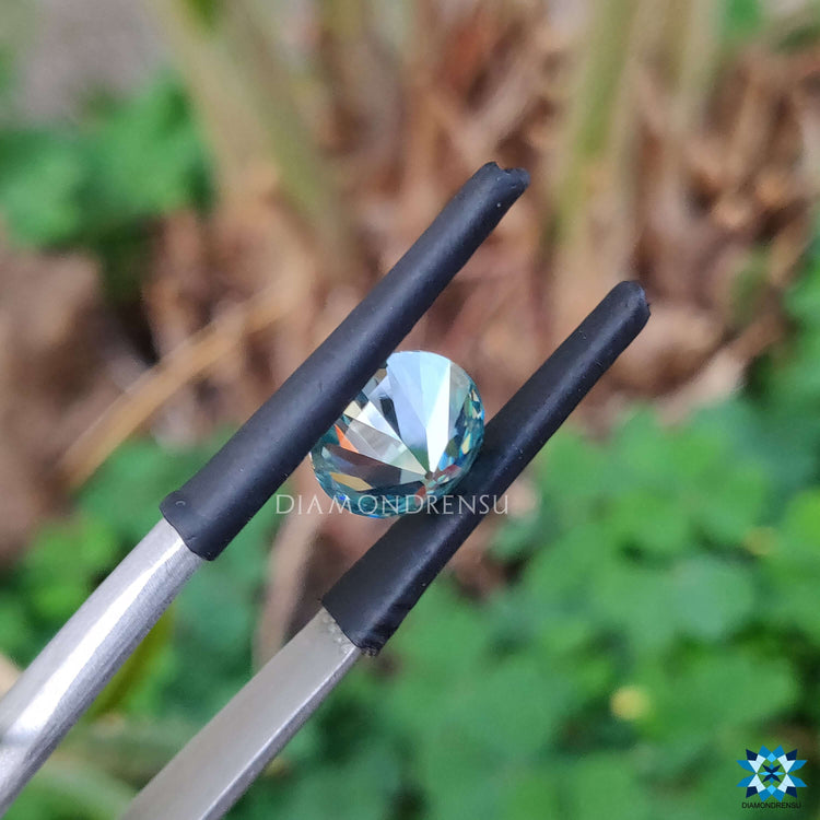 Loose moissanite sold in round old european cut green moissanite.
