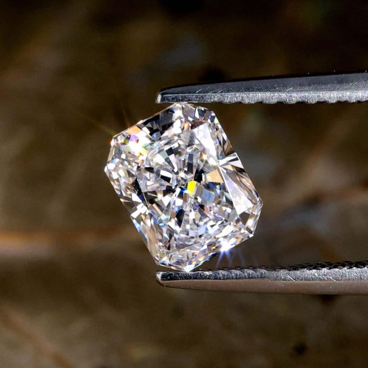 Lab grown radiant cut diamond with 1 carat radiant cut diamond size.
