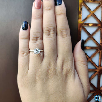 White gold ring with intricate detailing for a unique touch
