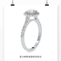 Round cut diamond ring showcasing classic beauty and radiance.

