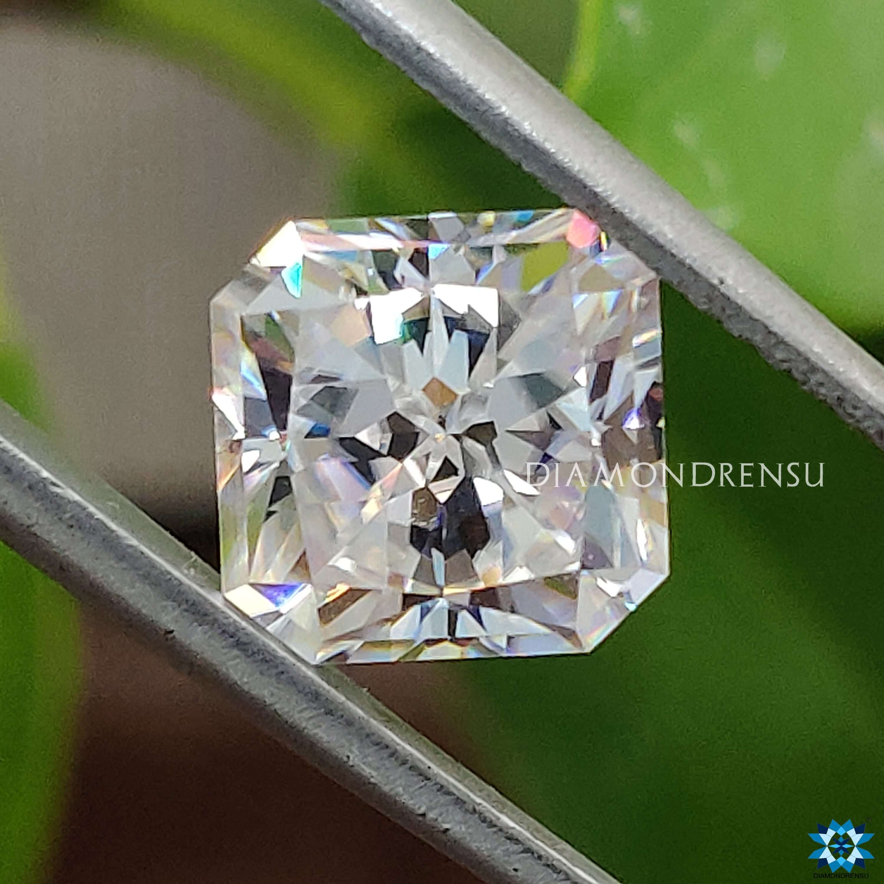 colorless moissanite