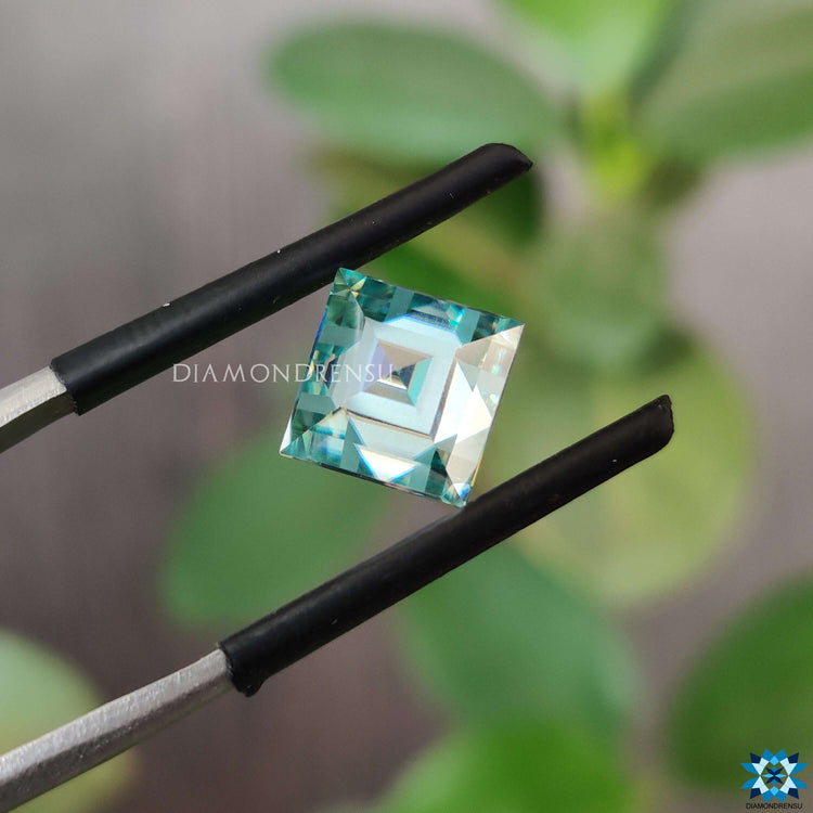 Moissanite loose stones available for selection.