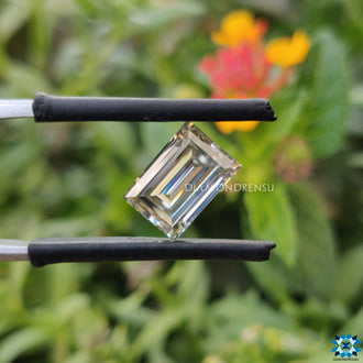 Moissanite loose stone crafted as baguette cut moissante in off white shade.
