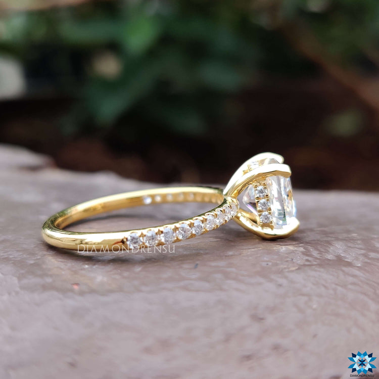 cushion cut moissanite - diamondrensu