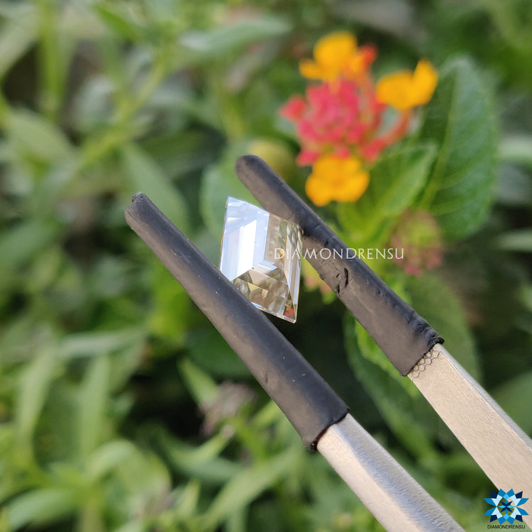 Baguette cut moissante available in off white baguette cut and loose moissanite form.
