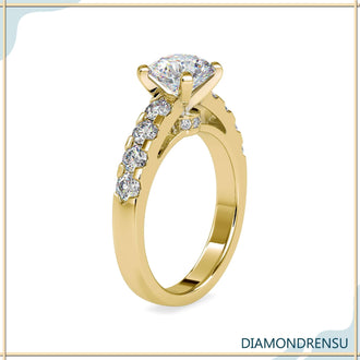 Diamondrensu ring with a round brilliant cut and hidden halo design.
