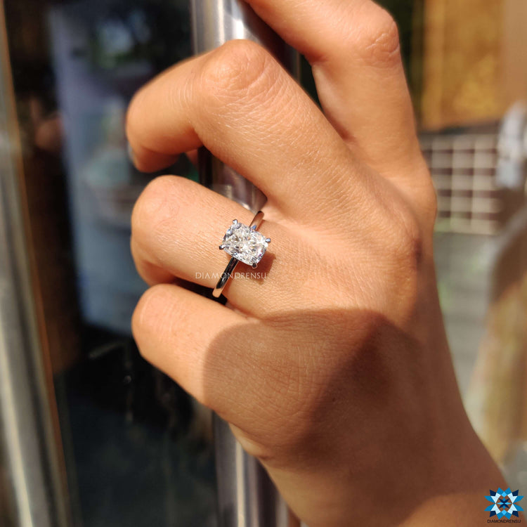 Intricate solitaire ring settings crafted with precision and style.
