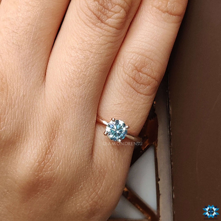 Dazzling round moissanite ring designed for everyday elegance.