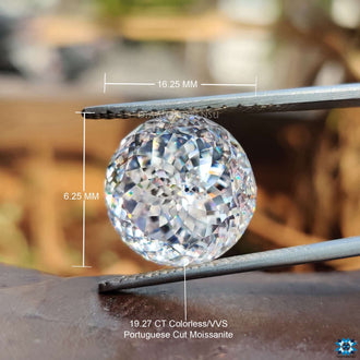 Moissanite loose stones lie around buy moissanite stone.
