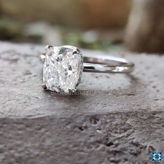 A classic 4 prong engagement ring featuring a sparkling centre stone.

