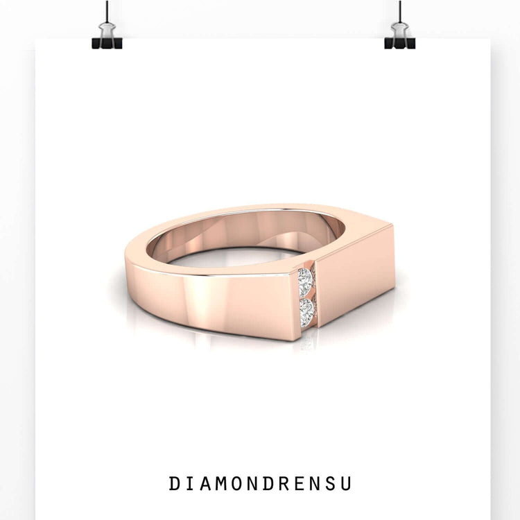 Rose gold men’s wedding band with classic style.
