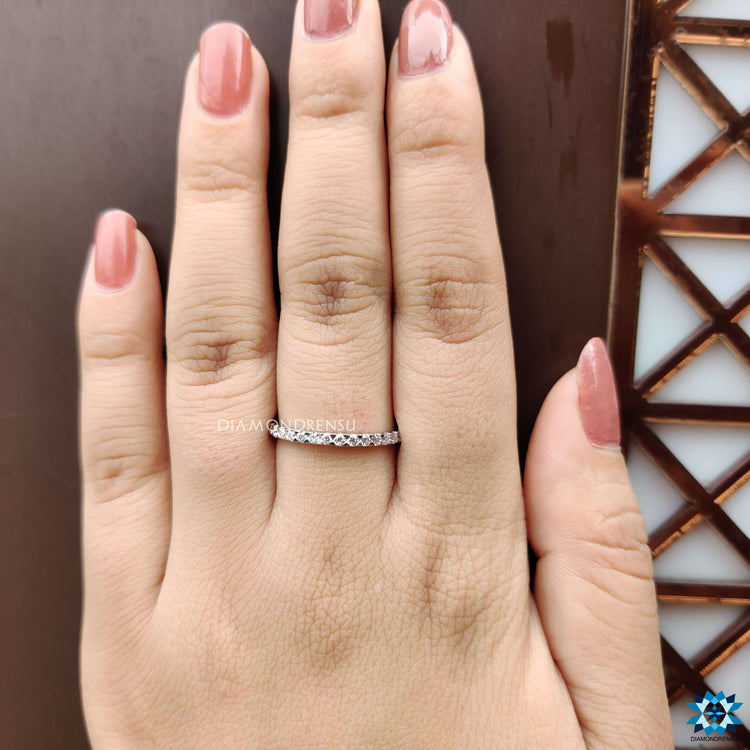 Minimalist wedding band featuring a round eternity design.