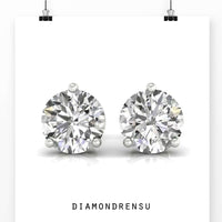 Timeless round stud earrings, featuring IGI certified diamonds for added sparkle.
