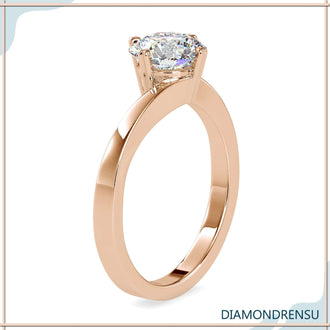 Beautiful ladies solitaire diamond ring in a handmade design with lab grown diamond.
