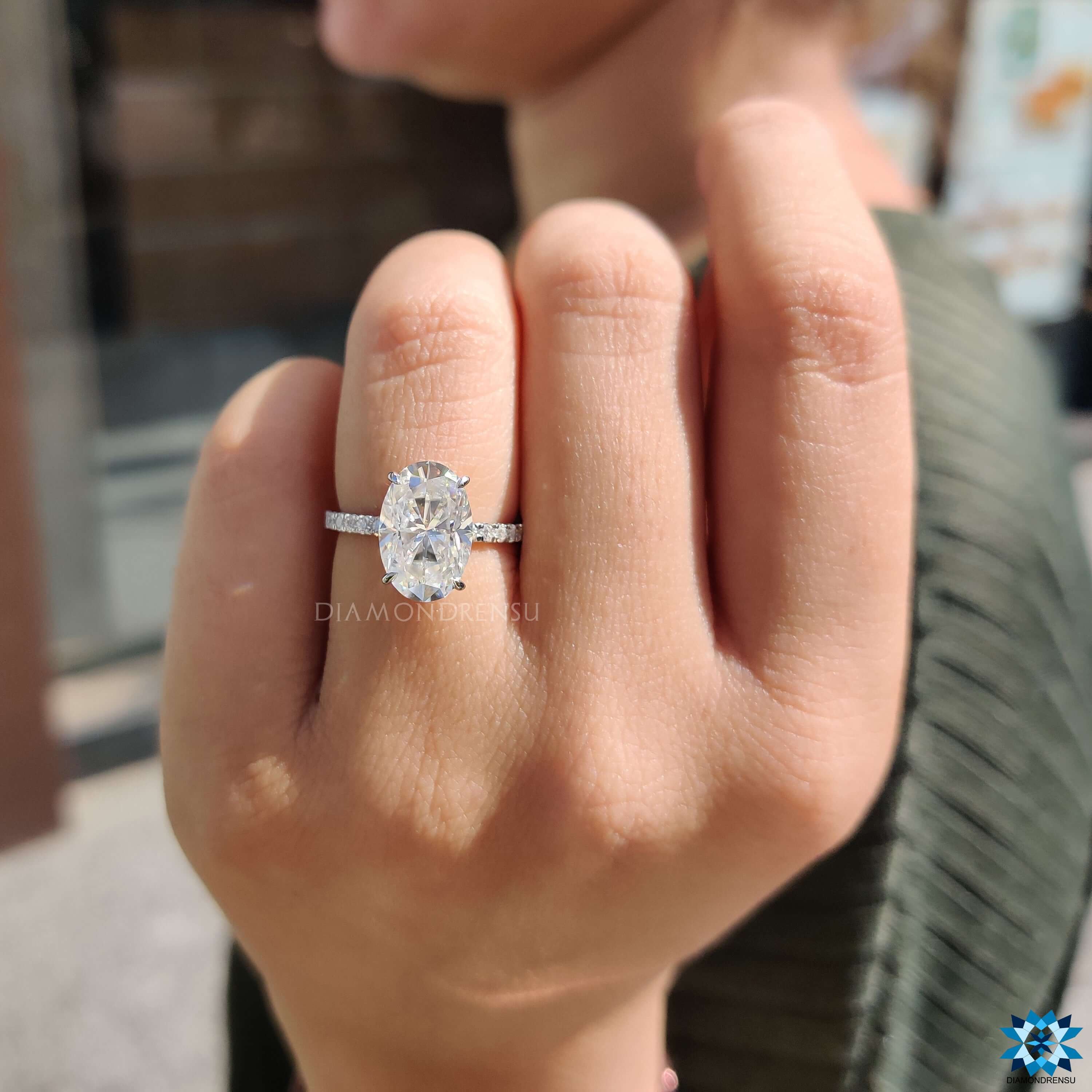 oval cut moissanite engagement ring