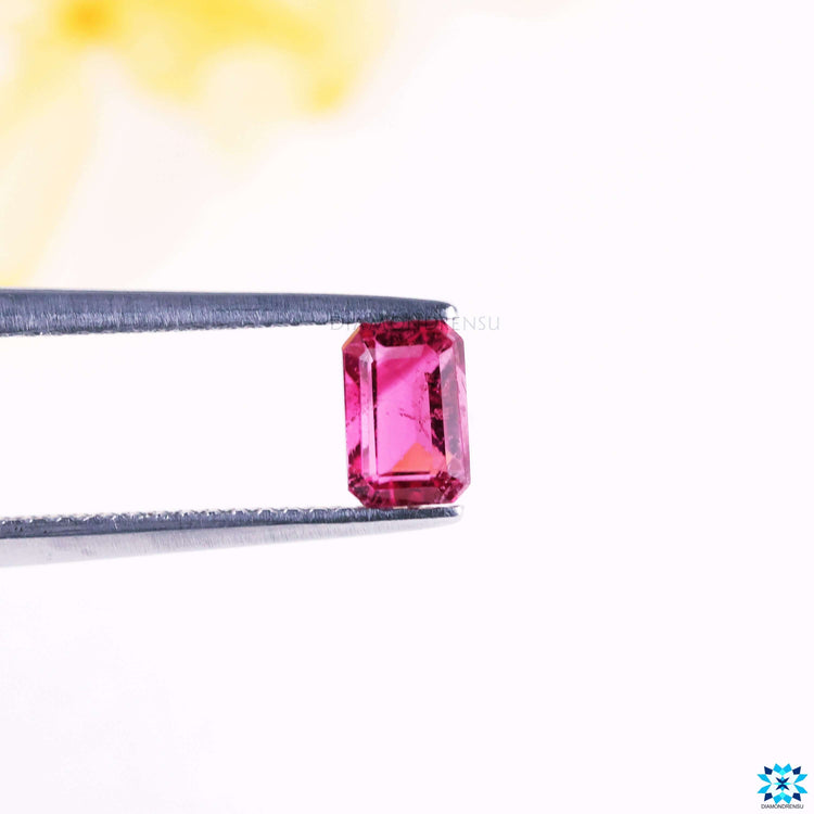 Gemstone pink tourmaline as October birthstone tourmaline.
