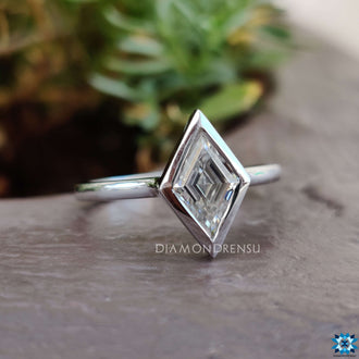 Delicate lozenge cut ring showcasing fine detailing.
