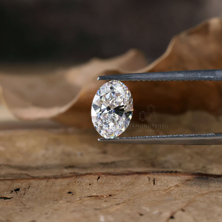 Oval cut diamond 1.5 carat lab grown.
