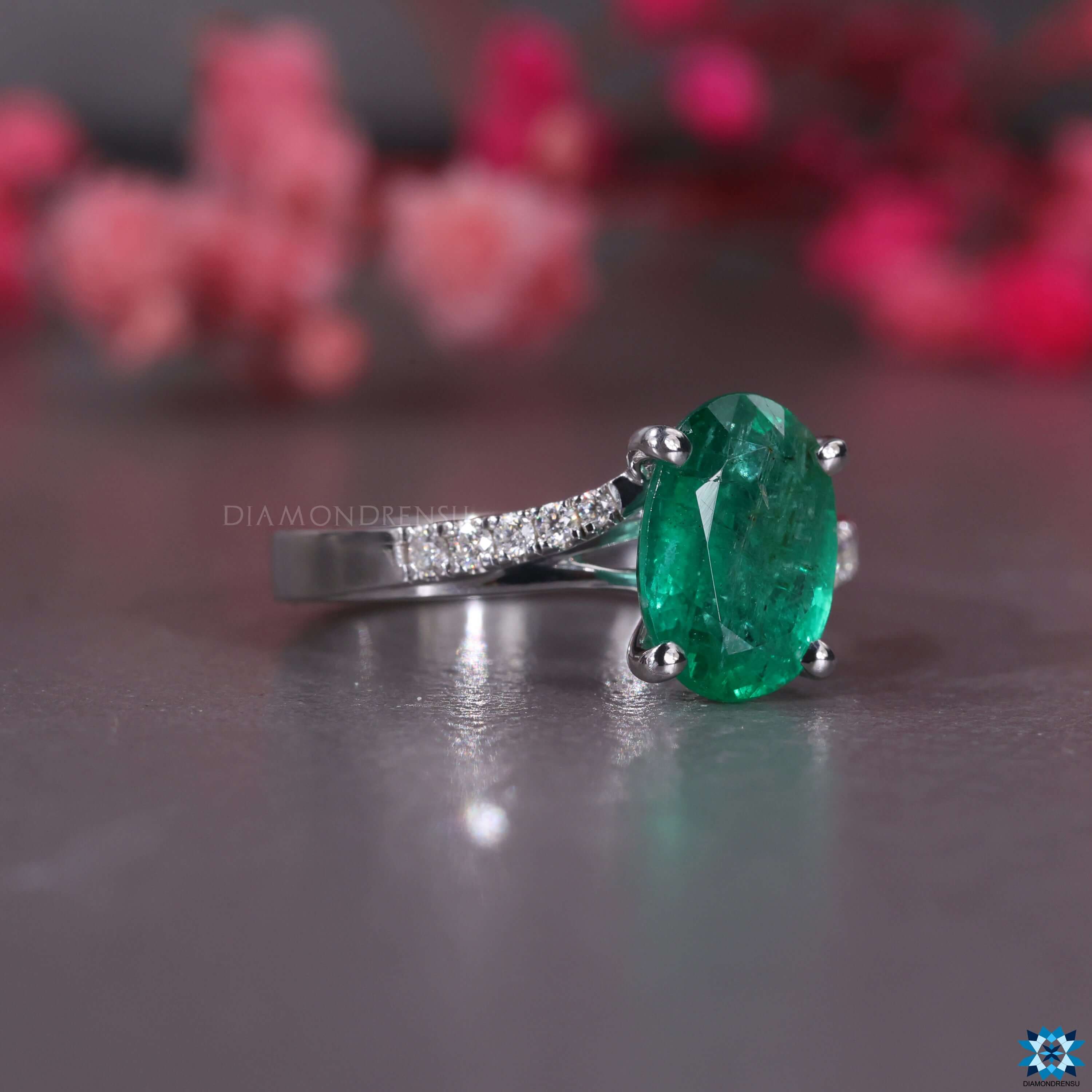 Premium Photo | Emerald gemstone engagement ring stock photography AI  generated picture